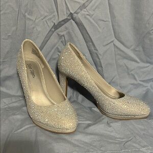 Elegant Silver Glitter Pumps